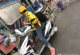 外卖小姐姐的手绘图片,带你领略街头巷尾的味蕾之旅