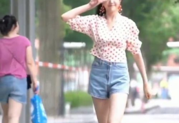 小孩和小姐姐玩石头人,小孩与小姐姐的石头游戏之旅